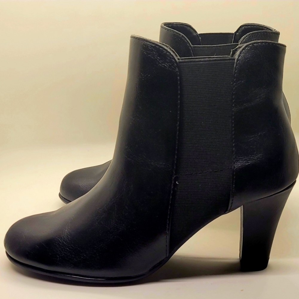 NIB Aerosoles A2 Strole Along Booties  Black 8 Wide, Pull On, comfort sole